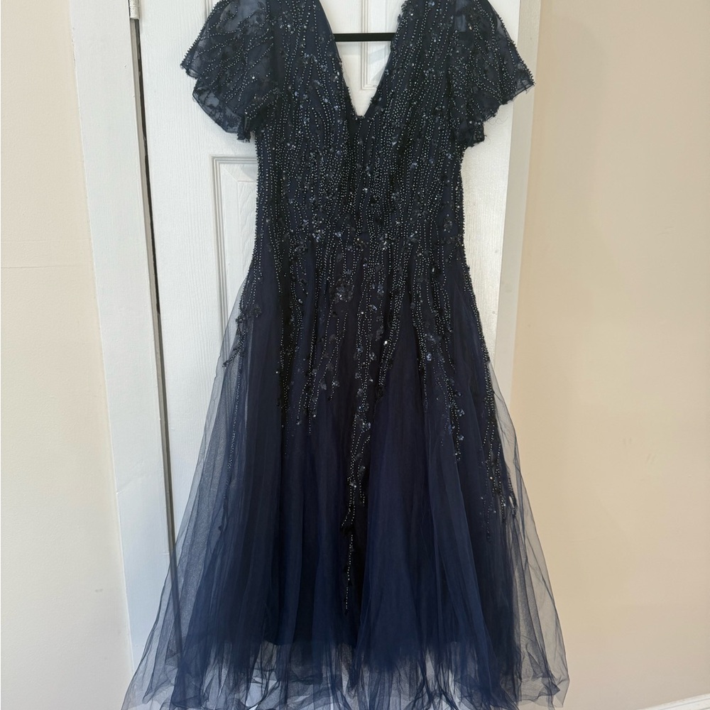 Elegant Navy Beaded Gown by Mac Duggal, size 8, navy blue